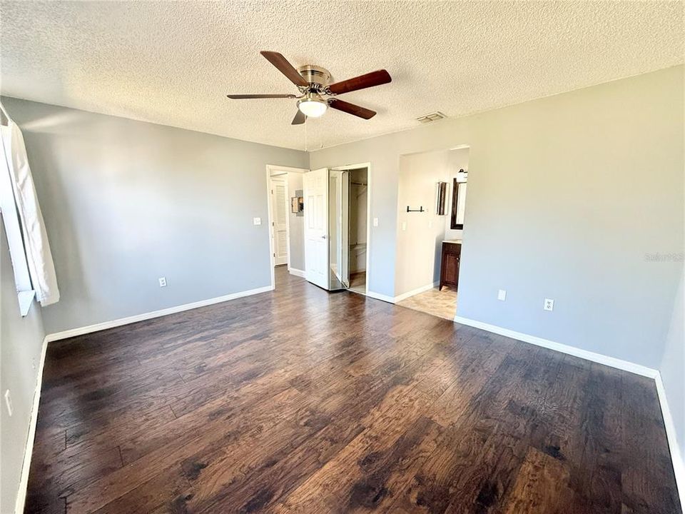 For Sale: $199,900 (3 beds, 2 baths, 1250 Square Feet)