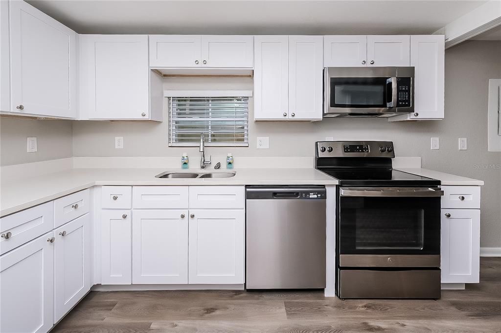 出租: $1,815 (3 贝兹, 1 浴室, 1131 平方英尺)