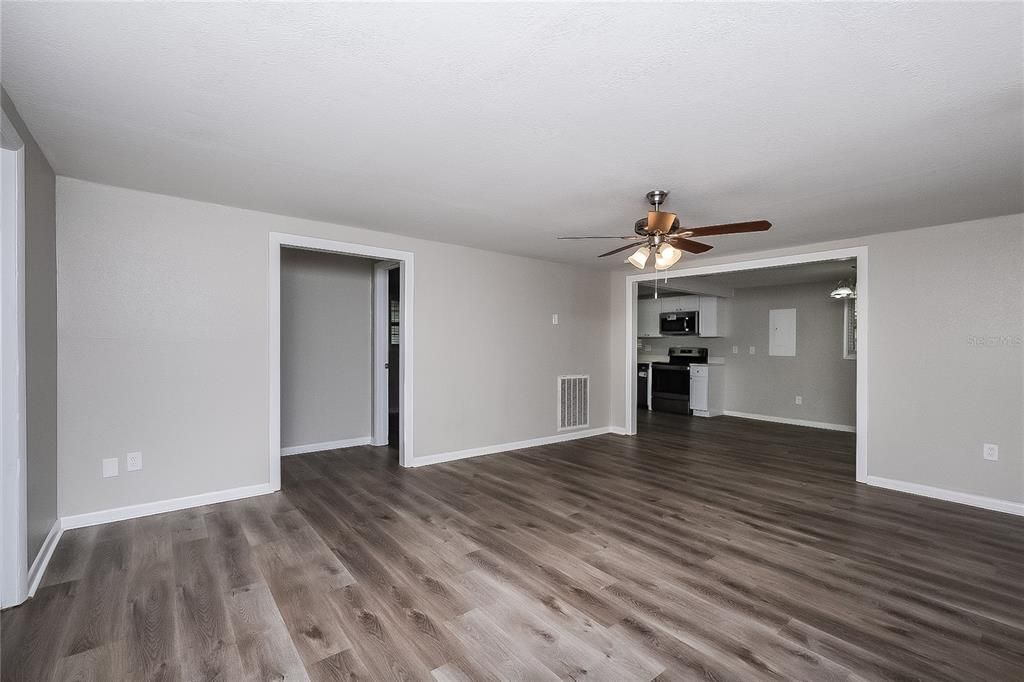 出租: $1,815 (3 贝兹, 1 浴室, 1131 平方英尺)