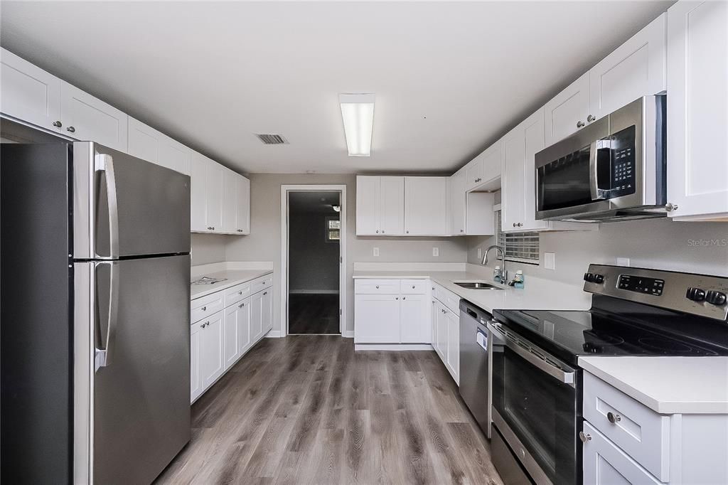 出租: $1,815 (3 贝兹, 1 浴室, 1131 平方英尺)