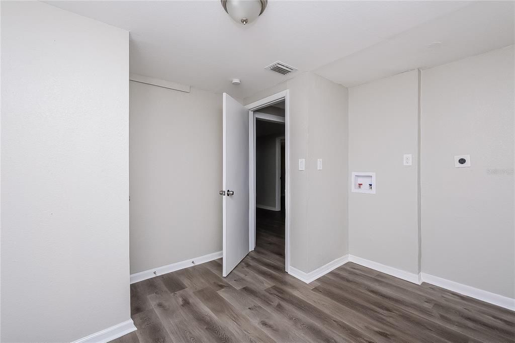 出租: $1,815 (3 贝兹, 1 浴室, 1131 平方英尺)