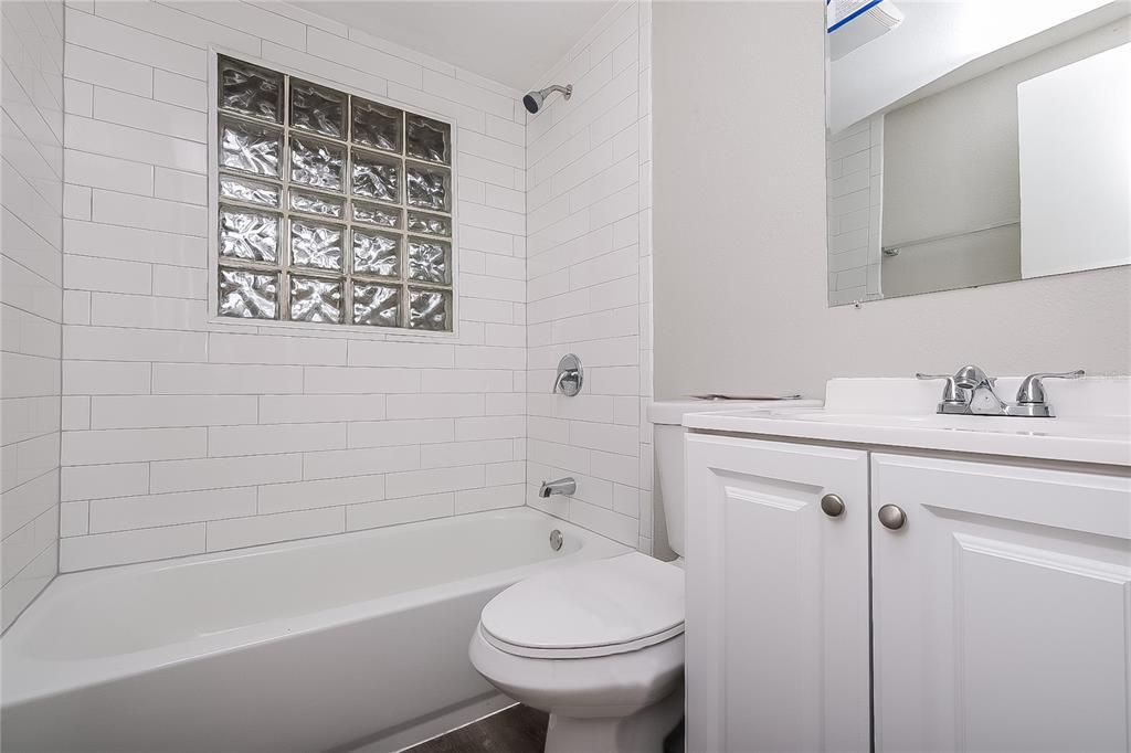 出租: $1,815 (3 贝兹, 1 浴室, 1131 平方英尺)