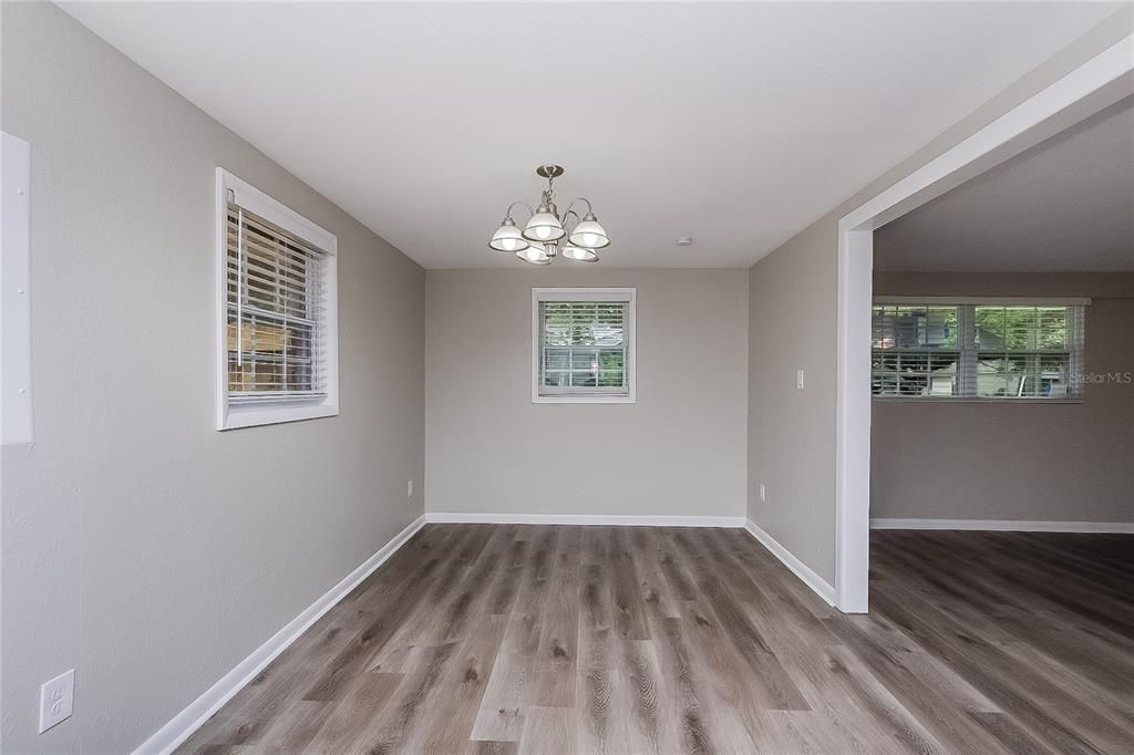 出租: $1,815 (3 贝兹, 1 浴室, 1131 平方英尺)