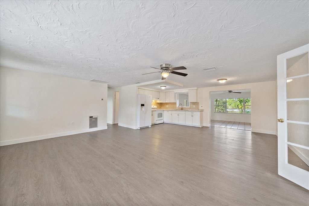 For Sale: $535,000 (6 beds, 0 baths, 3082 Square Feet)