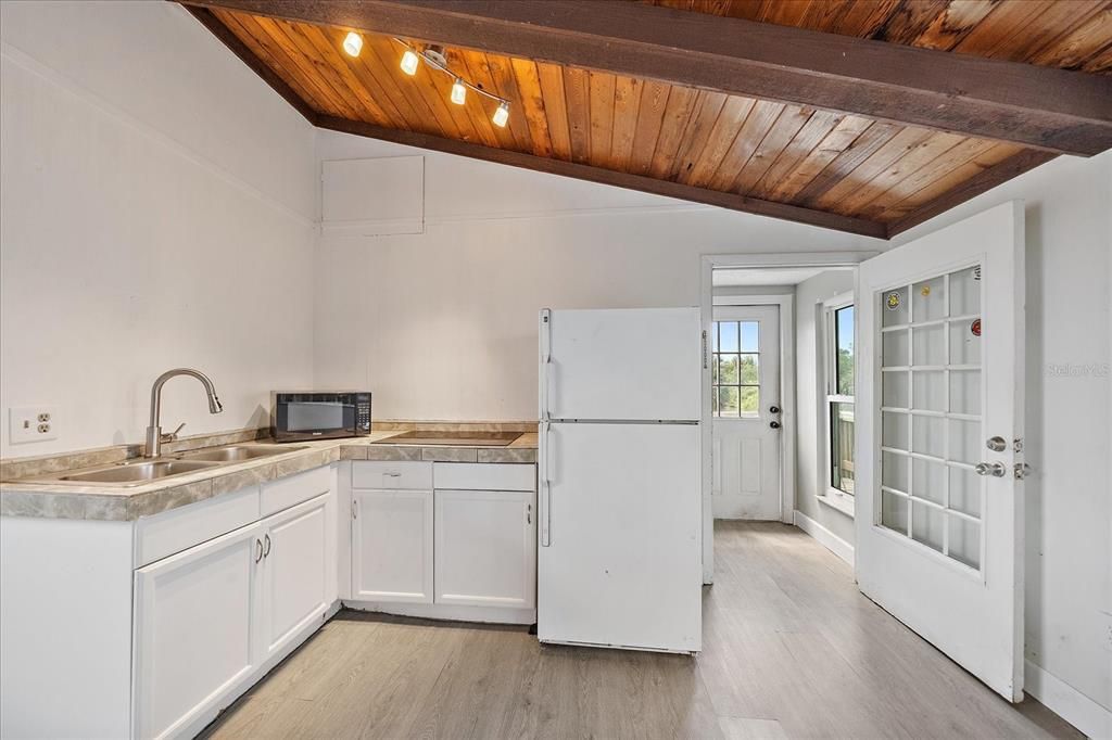 For Sale: $535,000 (6 beds, 0 baths, 3082 Square Feet)