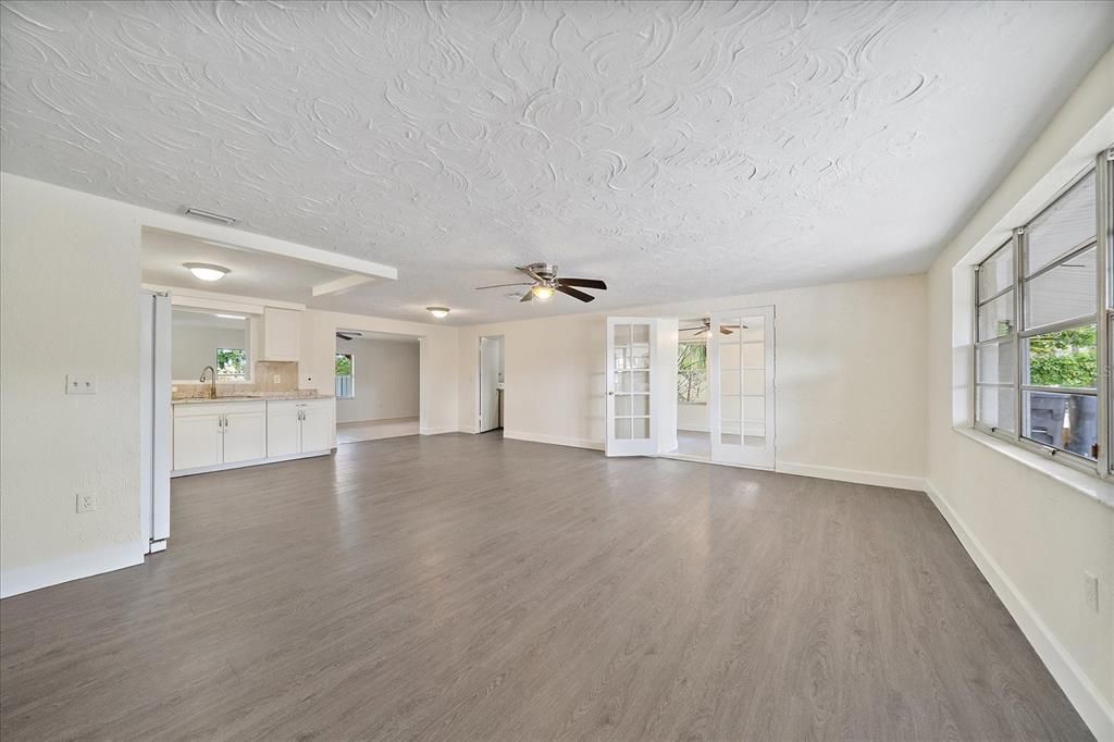 For Sale: $535,000 (6 beds, 0 baths, 3082 Square Feet)