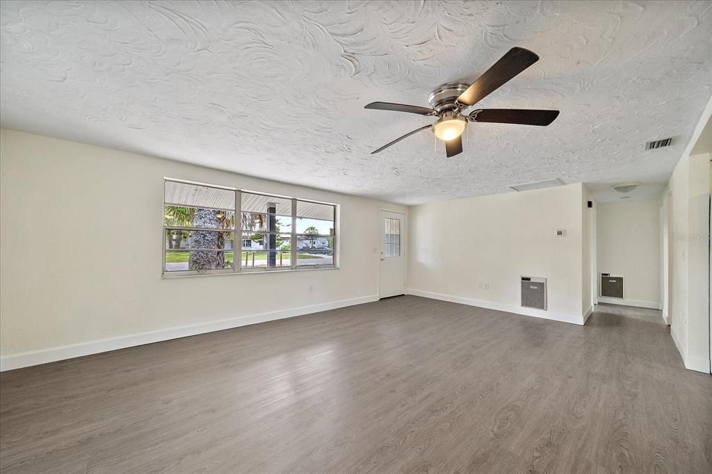 For Sale: $535,000 (6 beds, 0 baths, 3082 Square Feet)