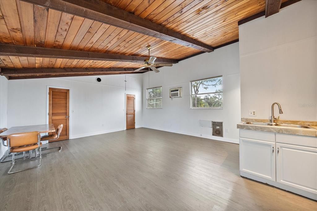 For Sale: $535,000 (6 beds, 0 baths, 3082 Square Feet)