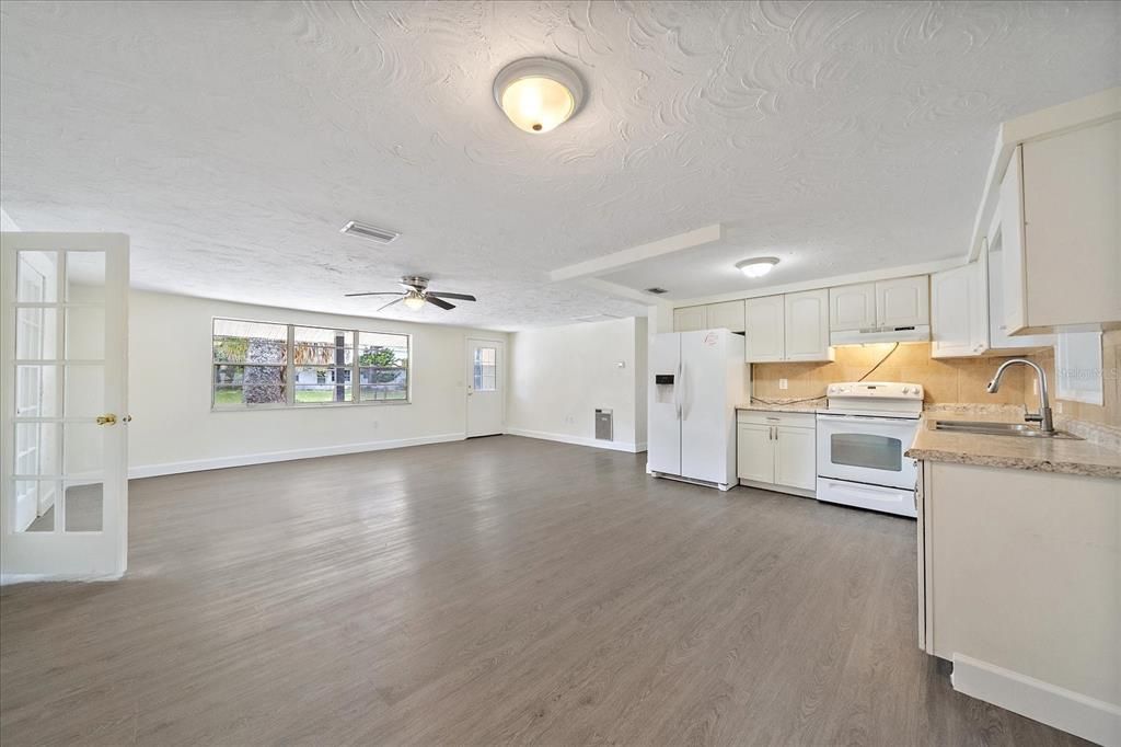 For Sale: $535,000 (6 beds, 0 baths, 3082 Square Feet)
