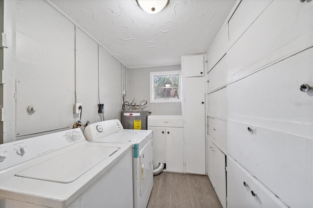 For Sale: $535,000 (6 beds, 0 baths, 3082 Square Feet)