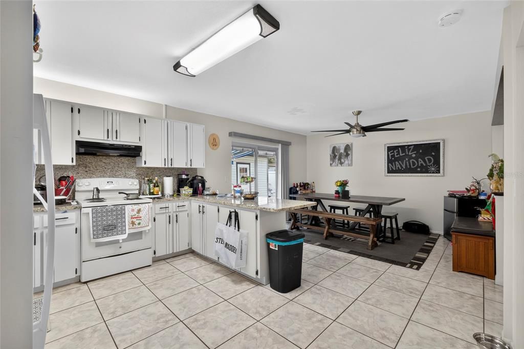 En Venta: $455,000 (5 camas, 2 baños, 1350 Pies cuadrados)