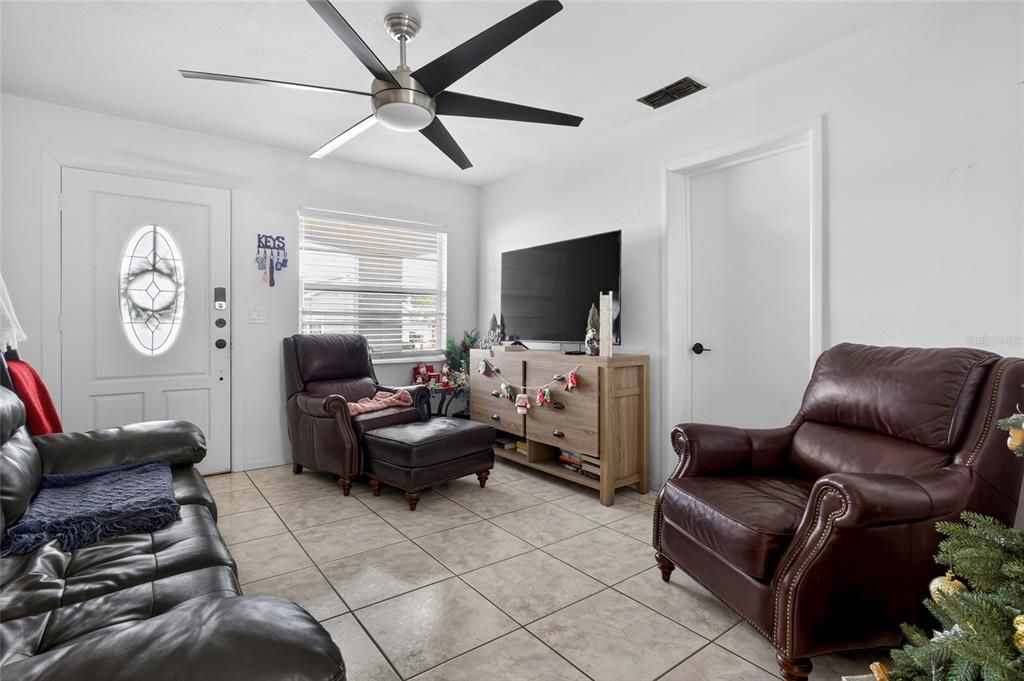 En Venta: $455,000 (5 camas, 2 baños, 1350 Pies cuadrados)