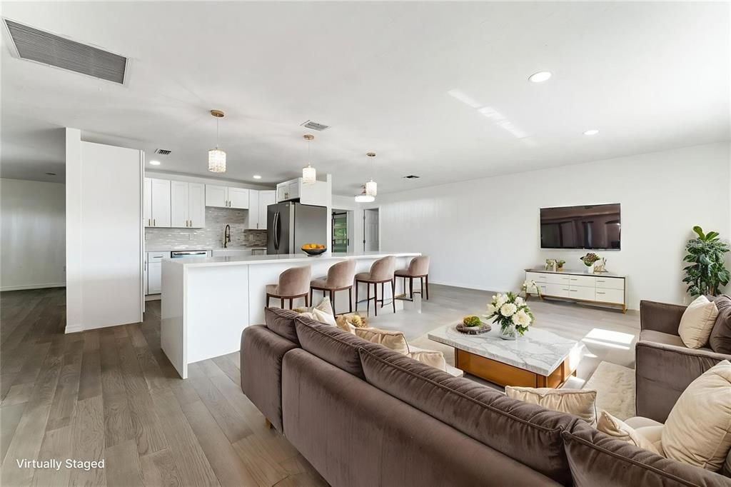 待售: $335,000 (3 贝兹, 2 浴室, 2186 平方英尺)