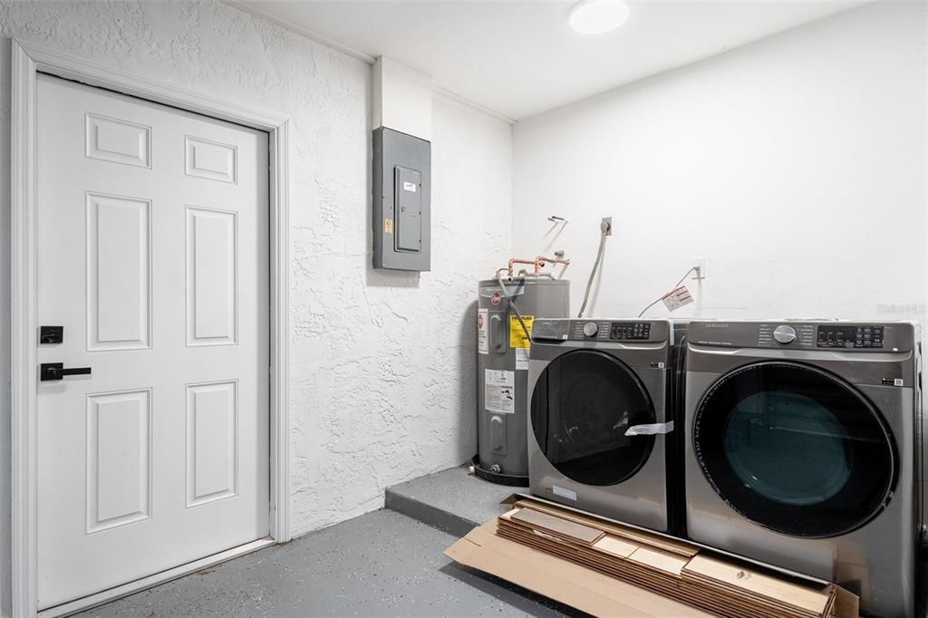 待售: $335,000 (3 贝兹, 2 浴室, 2186 平方英尺)