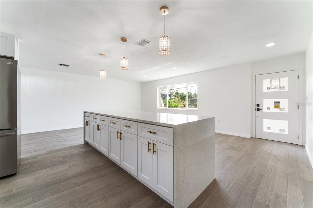 待售: $335,000 (3 贝兹, 2 浴室, 2186 平方英尺)