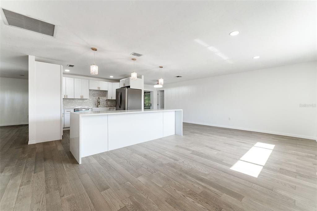 待售: $335,000 (3 贝兹, 2 浴室, 2186 平方英尺)