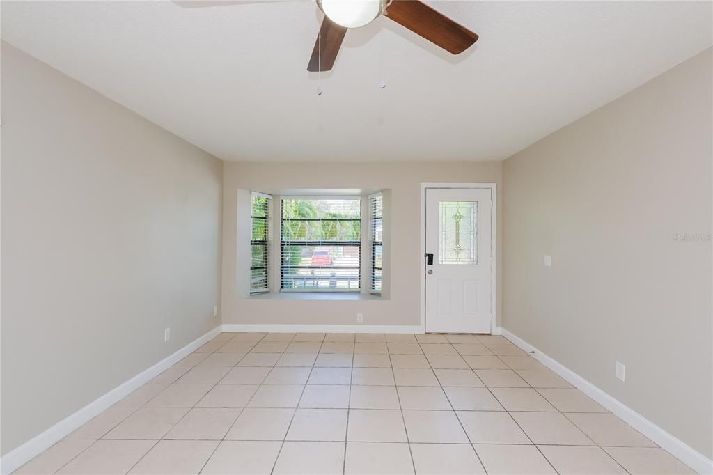 En Renta: $2,245 (3 camas, 2 baños, 1160 Pies cuadrados)