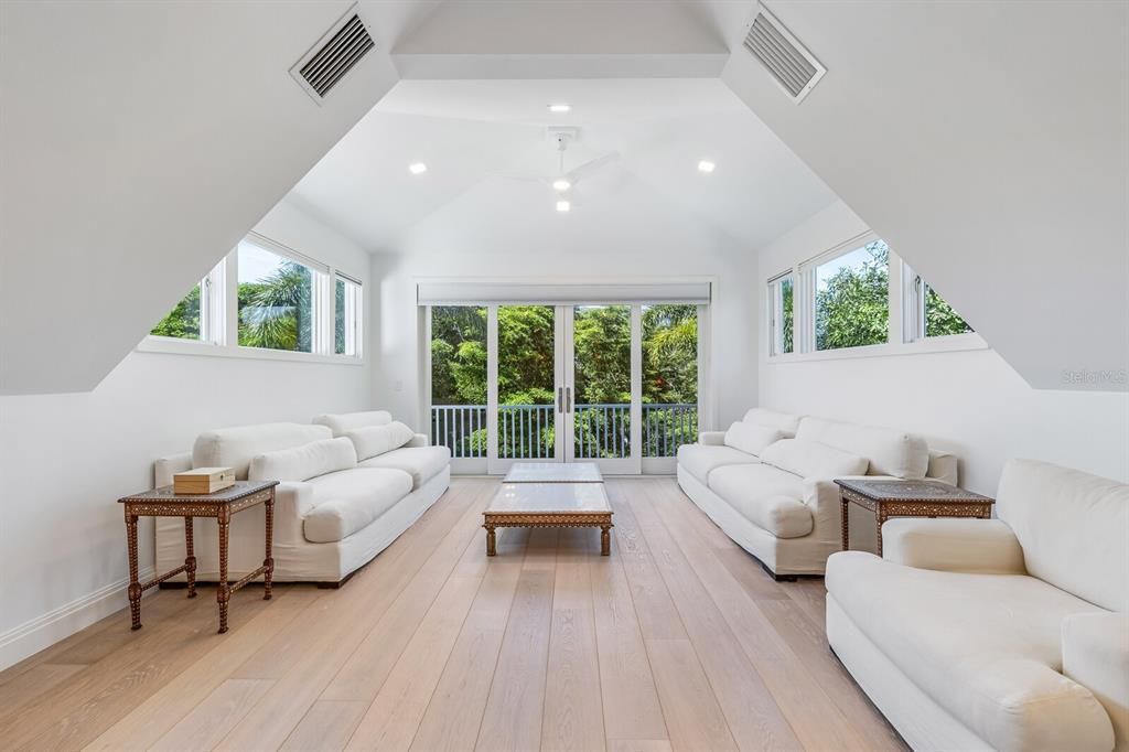 На продажу: $7,900,000 (8 спален, 7 ванн, 5792 Квадратных фут)