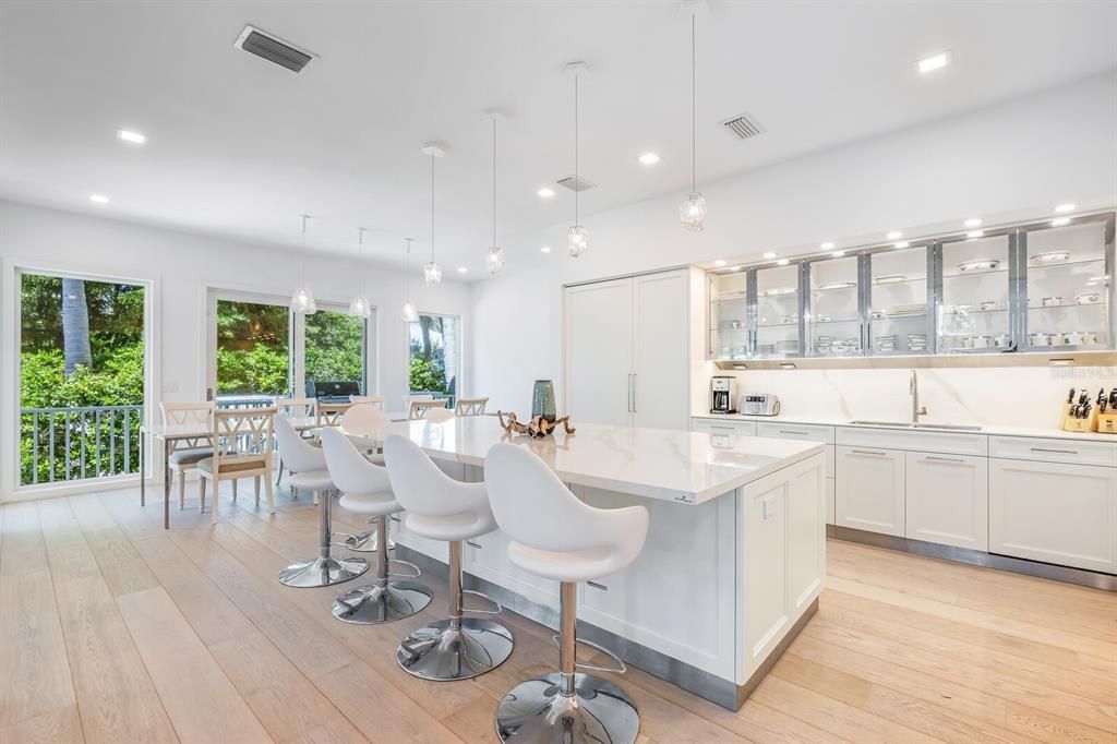 На продажу: $7,900,000 (8 спален, 7 ванн, 5792 Квадратных фут)