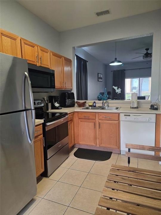 На продажу: $295,000 (4 спален, 3 ванн, 1856 Квадратных фут)