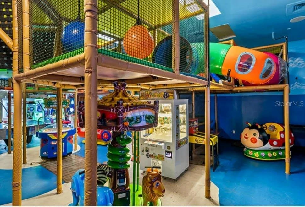 На продажу: $295,000 (4 спален, 3 ванн, 1856 Квадратных фут)