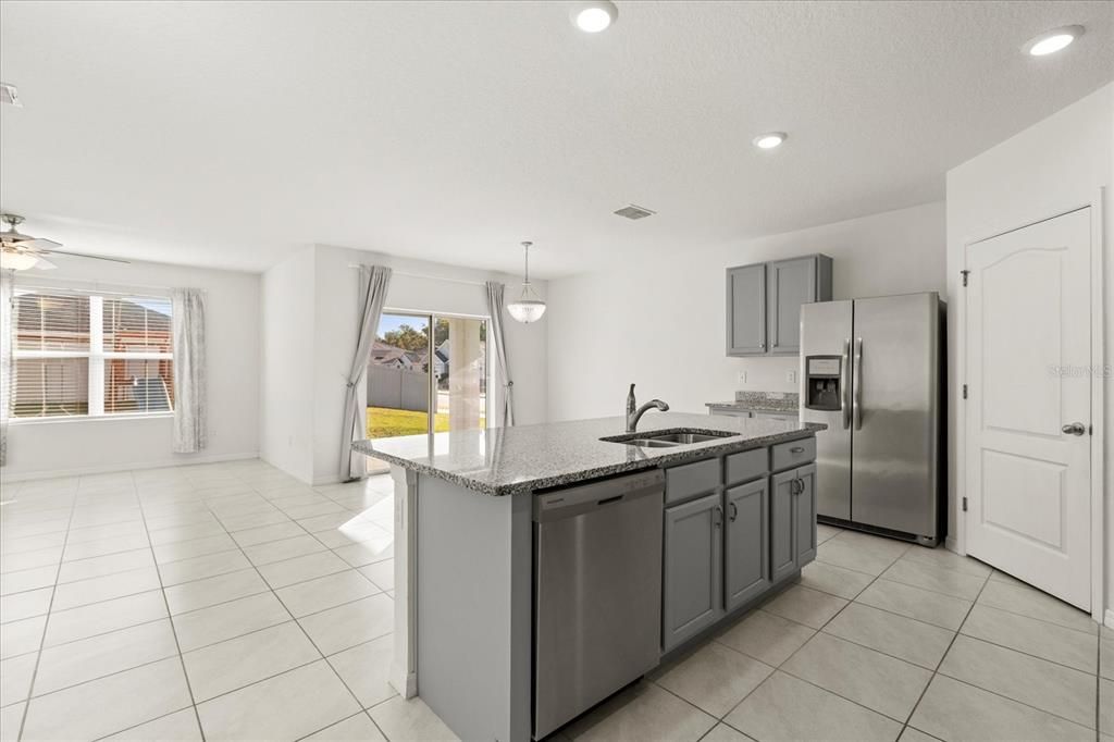 En Venta: $368,500 (4 camas, 2 baños, 1846 Pies cuadrados)