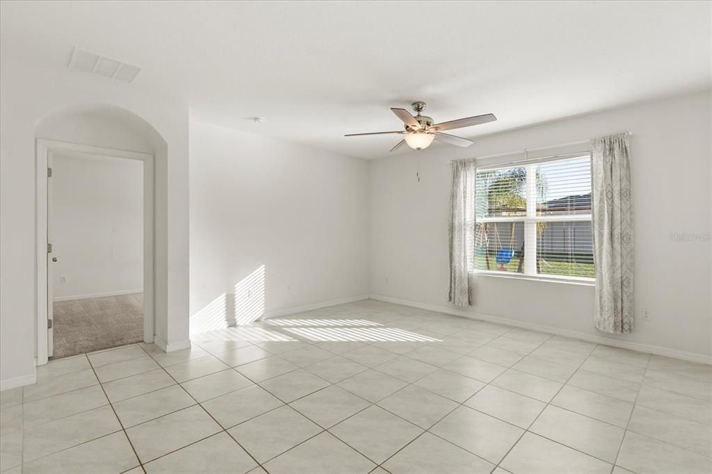 En Venta: $368,500 (4 camas, 2 baños, 1846 Pies cuadrados)