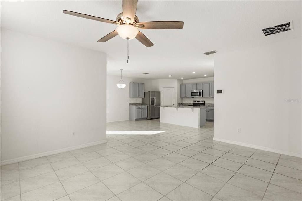 En Venta: $368,500 (4 camas, 2 baños, 1846 Pies cuadrados)