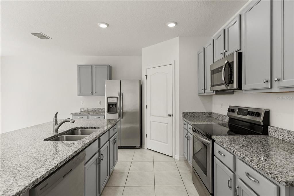 En Venta: $368,500 (4 camas, 2 baños, 1846 Pies cuadrados)