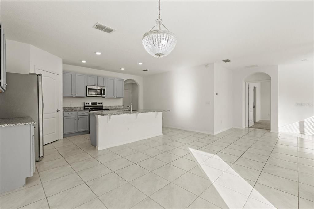 En Venta: $368,500 (4 camas, 2 baños, 1846 Pies cuadrados)