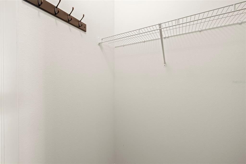 В аренду: $2,100 (4 спален, 2 ванн, 2077 Квадратных фут)