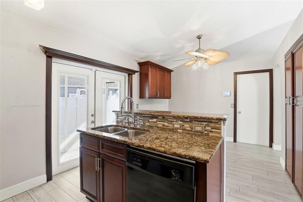 En Venta: $340,000 (3 camas, 2 baños, 1176 Pies cuadrados)