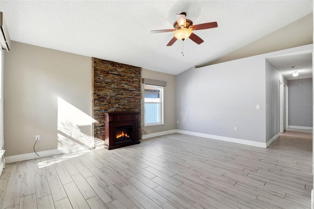 En Venta: $340,000 (3 camas, 2 baños, 1176 Pies cuadrados)