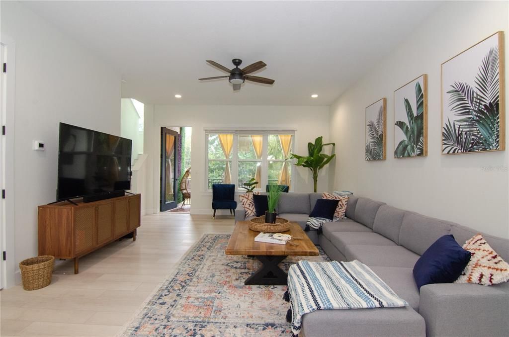 En Venta: $615,000 (3 camas, 3 baños, 2424 Pies cuadrados)