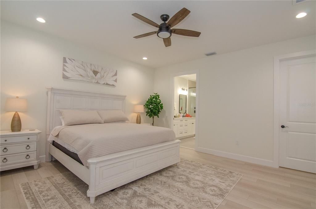 En Venta: $615,000 (3 camas, 3 baños, 2424 Pies cuadrados)