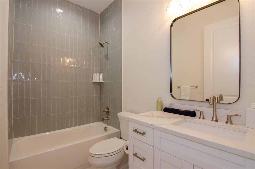 En Venta: $615,000 (3 camas, 3 baños, 2424 Pies cuadrados)