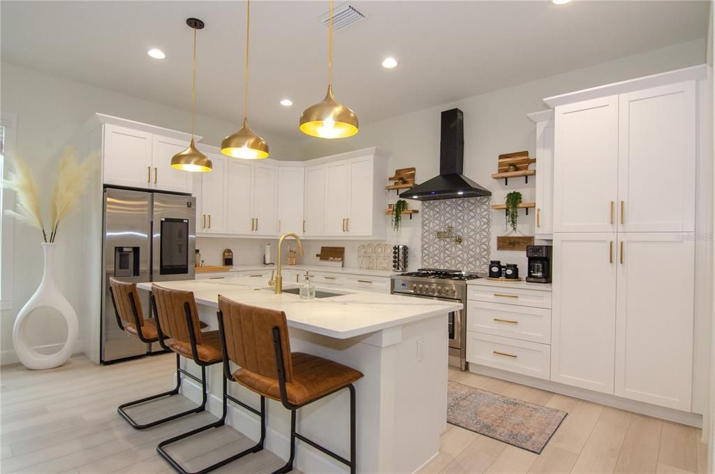 En Venta: $615,000 (3 camas, 3 baños, 2424 Pies cuadrados)