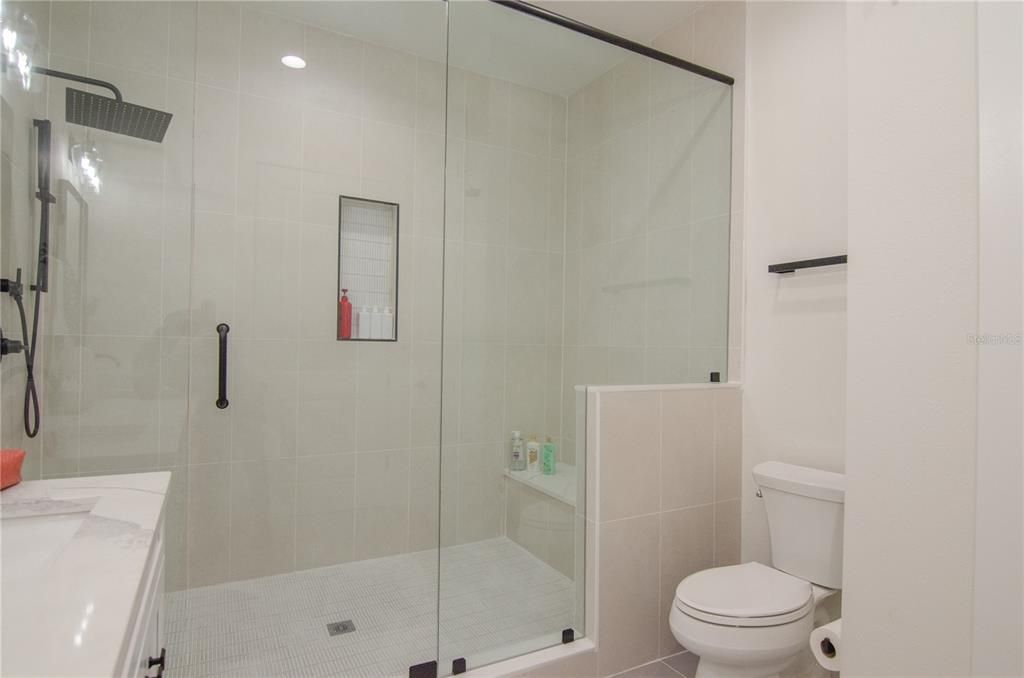 En Venta: $615,000 (3 camas, 3 baños, 2424 Pies cuadrados)