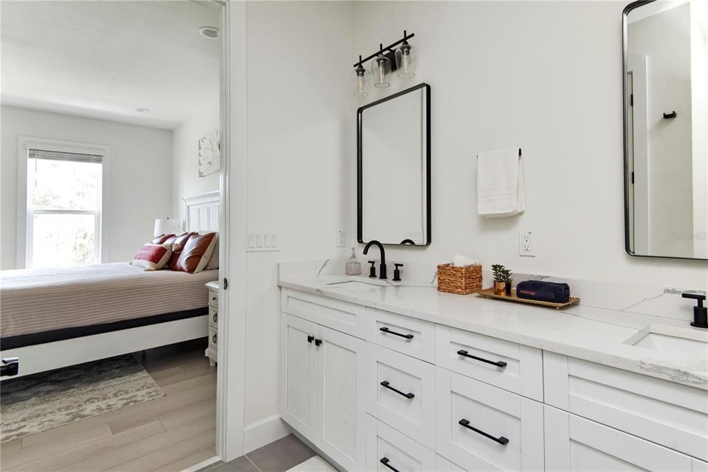 En Venta: $615,000 (3 camas, 3 baños, 2424 Pies cuadrados)