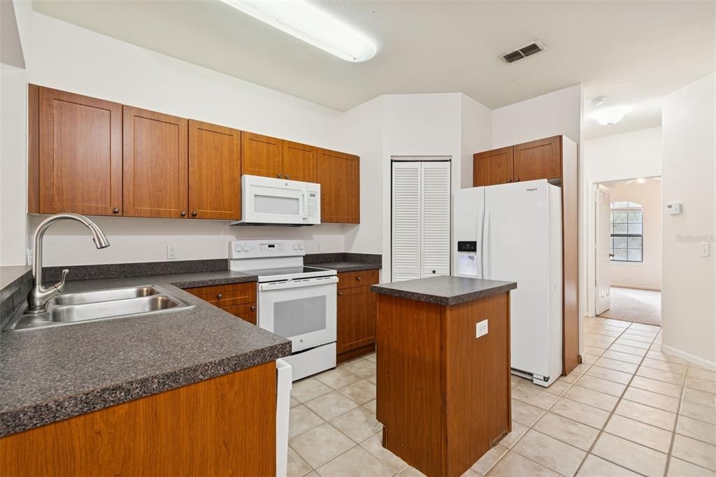For Rent: $1,995 (2 beds, 2 baths, 1165 Square Feet)