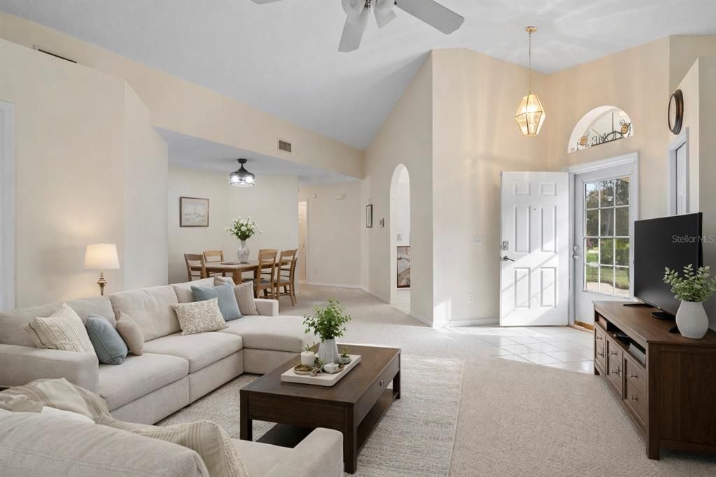 待售: $260,000 (2 贝兹, 2 浴室, 1589 平方英尺)