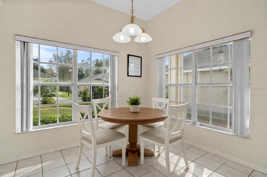 待售: $260,000 (2 贝兹, 2 浴室, 1589 平方英尺)