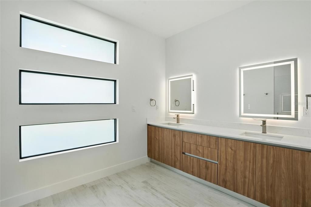 В аренду: $3,600 (4 спален, 3 ванн, 1894 Квадратных фут)