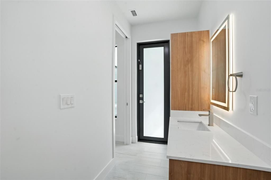 В аренду: $3,600 (4 спален, 3 ванн, 1894 Квадратных фут)