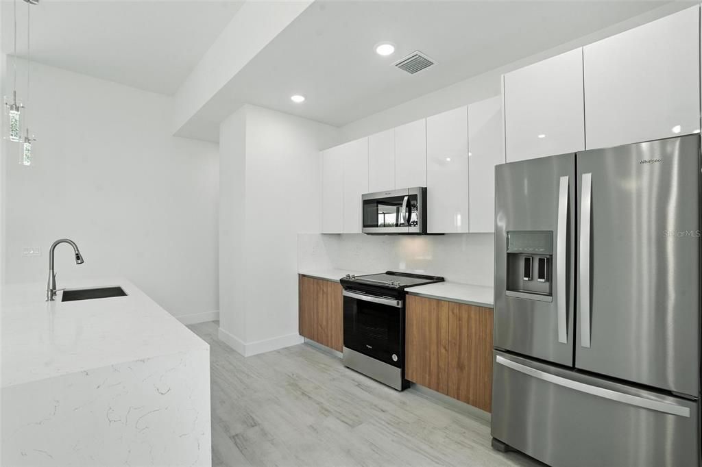 В аренду: $3,600 (4 спален, 3 ванн, 1894 Квадратных фут)