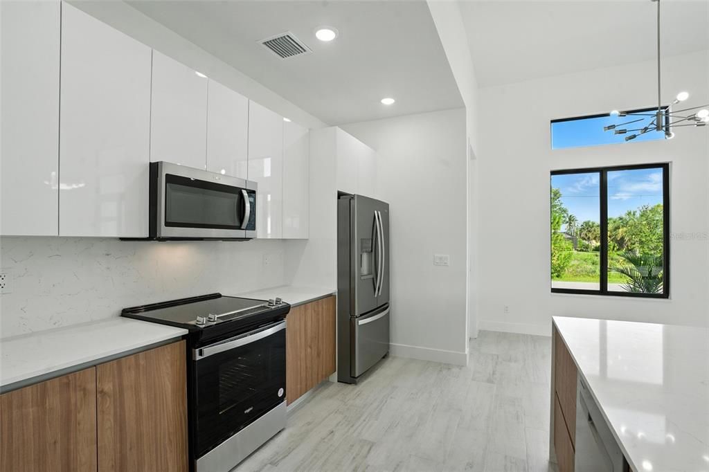 В аренду: $3,600 (4 спален, 3 ванн, 1894 Квадратных фут)