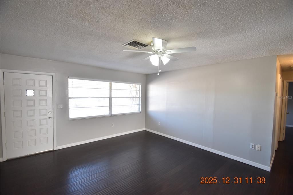 В аренду: $1,795 (4 спален, 2 ванн, 1794 Квадратных фут)