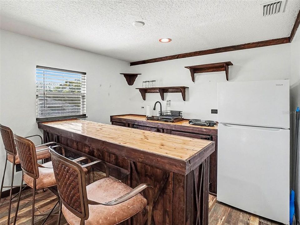 For Sale: $1,000,000 (6 beds, 4 baths, 4457 Square Feet)