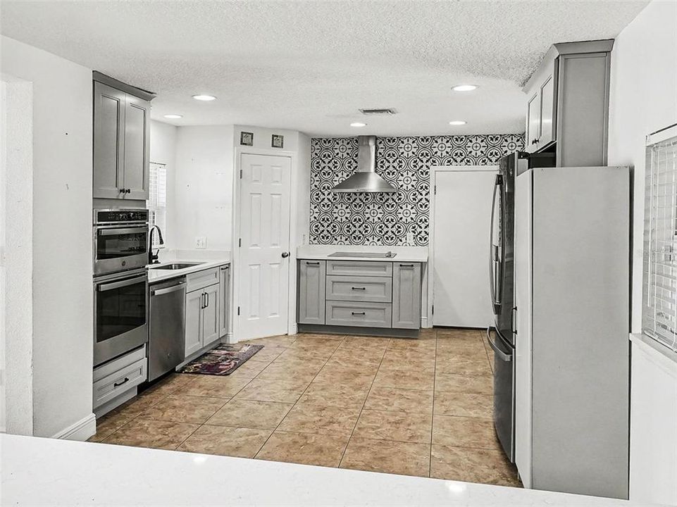 For Sale: $1,000,000 (6 beds, 4 baths, 4457 Square Feet)