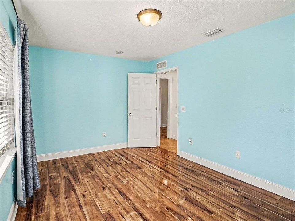 For Sale: $1,000,000 (6 beds, 4 baths, 4457 Square Feet)